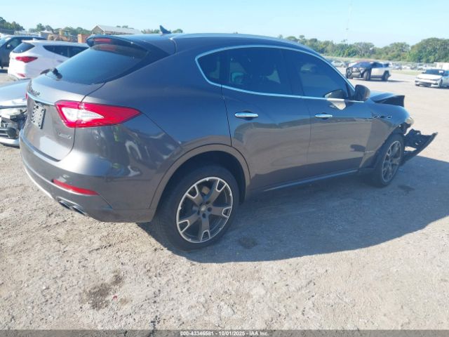 2018 MASERATI LEVANTE ZN661XUL6JX259846 Photo 3