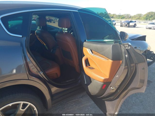 2018 MASERATI LEVANTE ZN661XUL6JX259846 Photo 7