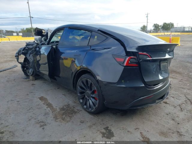 2024 TESLA MODEL Y 7SAYGDEF9RF050481 Photo 2