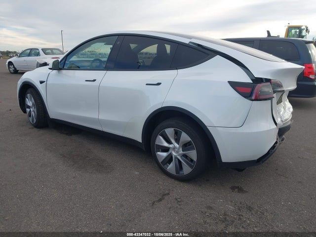 2023 TESLA MODEL Y 7SAYGDEE6PA058717 Photo 2