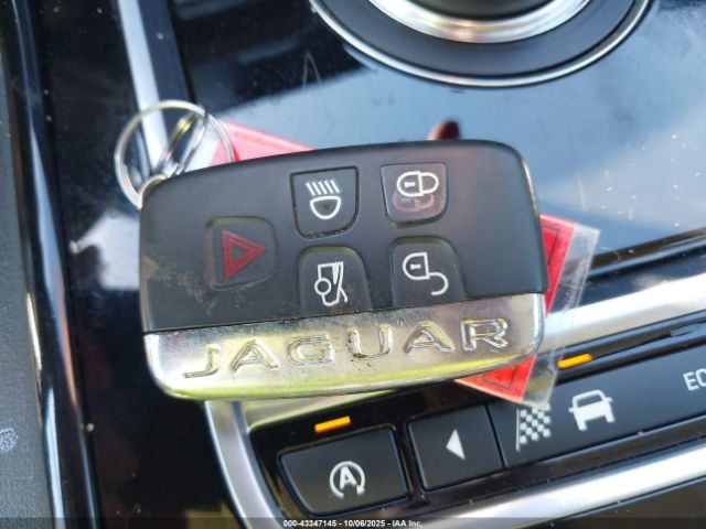 2017 JAGUAR XE SAJAR4BG9HA968407 Photo 10