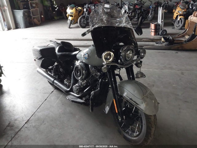 2025 HARLEY-DAVIDSON FLHC 1HD1YA910SB030538