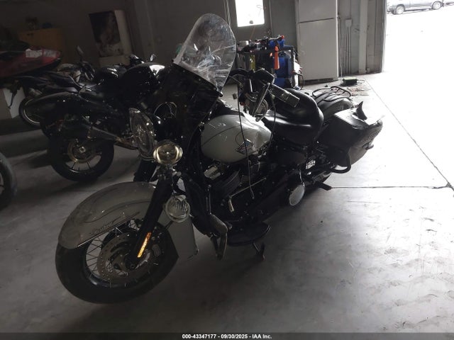 2025 HARLEY-DAVIDSON FLHC 1HD1YA910SB030538 Photo 1
