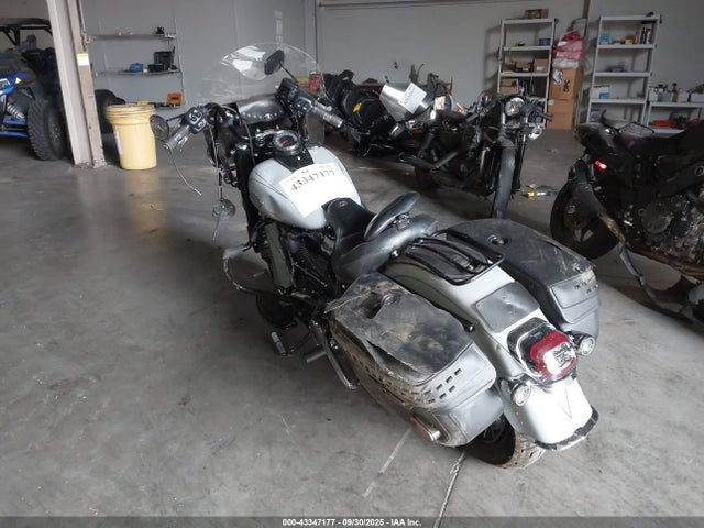 2025 HARLEY-DAVIDSON FLHC 1HD1YA910SB030538 Photo 2