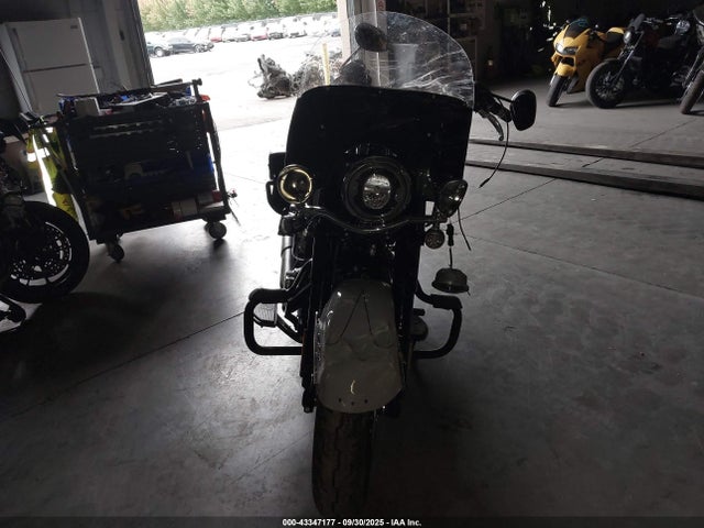 2025 HARLEY-DAVIDSON FLHC 1HD1YA910SB030538 Photo 4