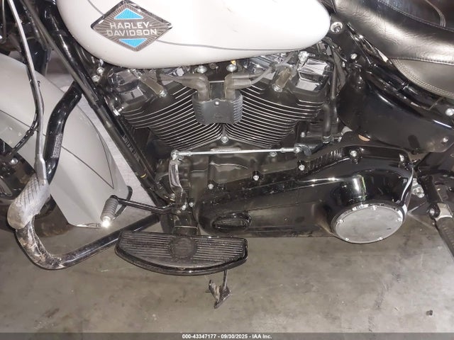2025 HARLEY-DAVIDSON FLHC 1HD1YA910SB030538 Photo 8