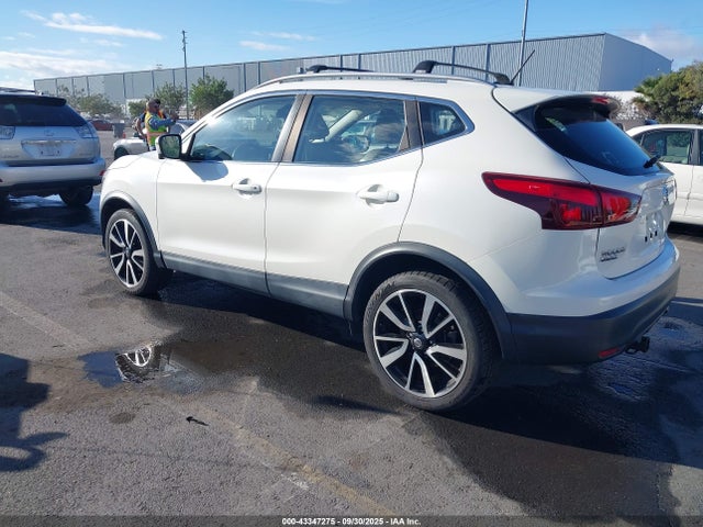 JN1BJ1CRXHW136282 Nissan 2017