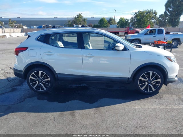 JN1BJ1CRXHW136282 Nissan 2017