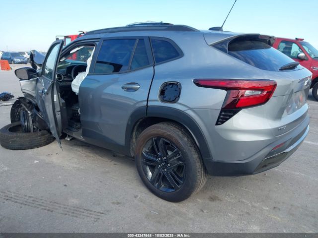 2025 CHEVROLET TRAX KL77LKEP0SC260713 Photo 2