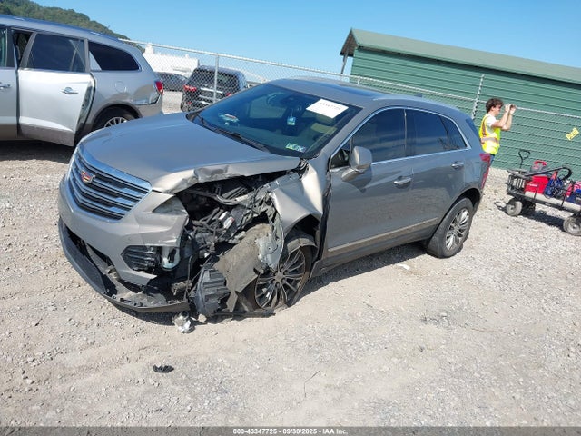 2018 CADILLAC XT5 1GYKNDRS8JZ126992 Photo 1