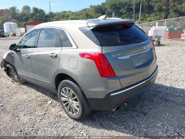 2018 CADILLAC XT5 1GYKNDRS8JZ126992 Photo 2