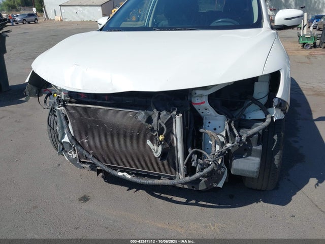 Nissan 2018 2018 KNMAT2MT8JP603668 Image 17