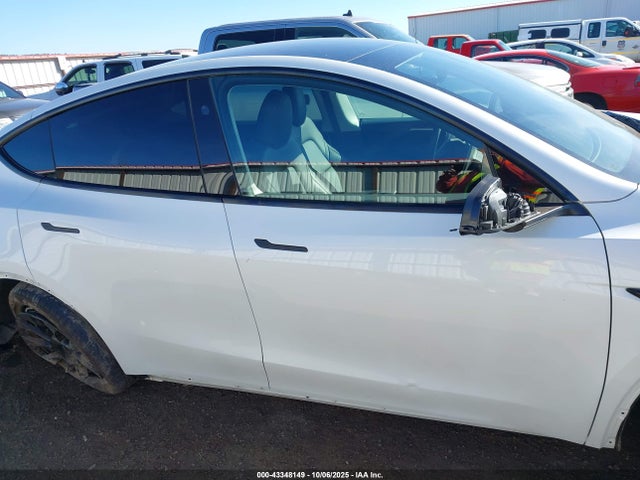 7SAYGAEE4RF106218 Tesla Model Y