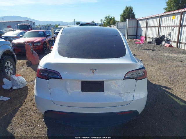 7SAYGAEE4RF106218 Tesla Model Y