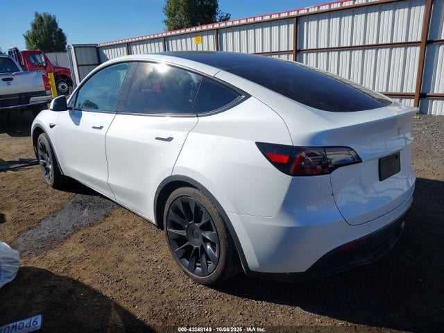 7SAYGAEE4RF106218 Tesla Model Y