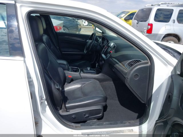 2019 CHRYSLER 300 2C3CCAEG9KH536237 Photo 4