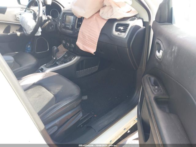 2018 JEEP COMPASS 3C4NJDBBXJT349762 Photo 4