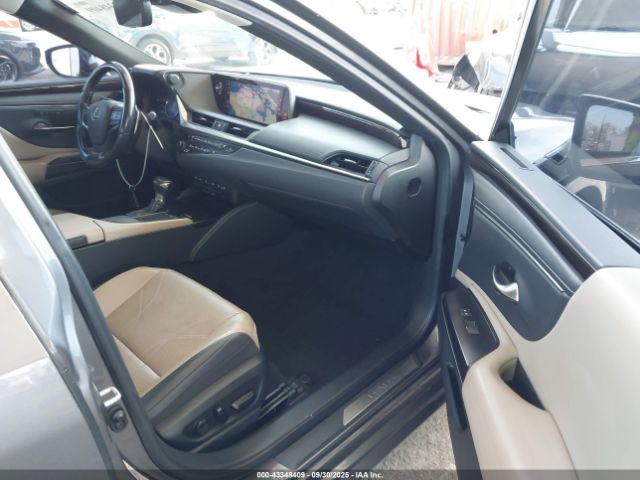 2019 LEXUS ES 300H JTHB21B19K2037715 Photo 4