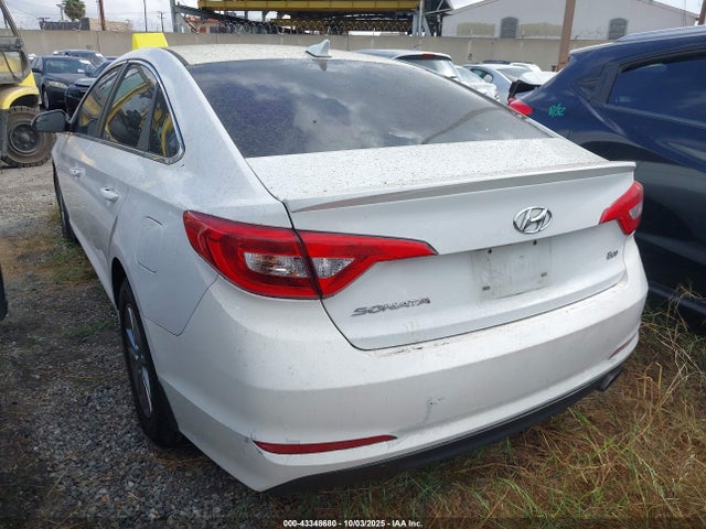 Hyundai 2017 2017 5NPE24AA6HH445565 Image 3