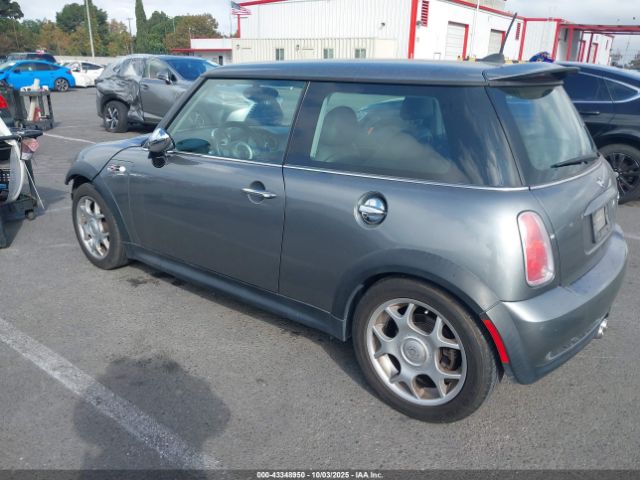 2005 MINI COOPER S WMWRE33415TD95403 Photo 2