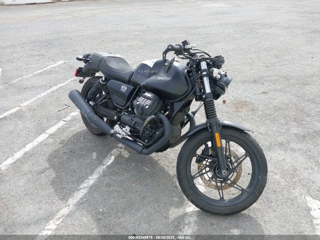 2021 MOTO GUZZI V7 ZGUKZUA03MM000381