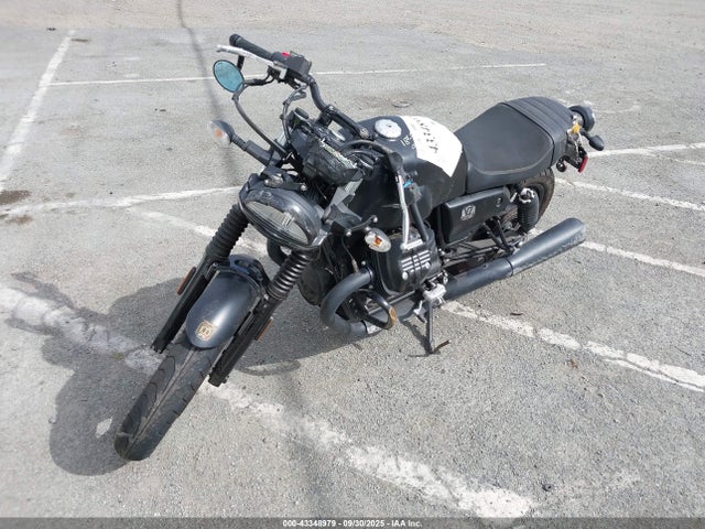 ZGUKZUA03MM000381 Moto Guzzi V7 Stone