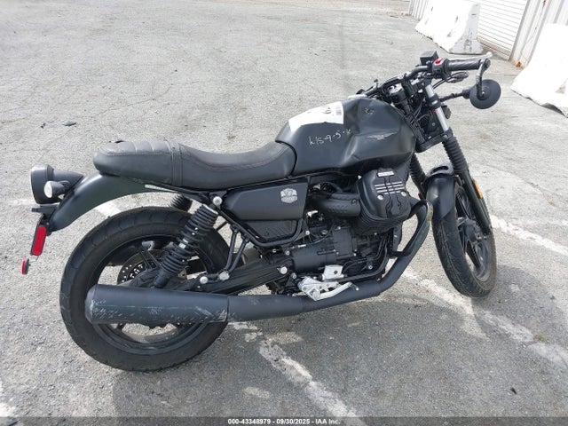 ZGUKZUA03MM000381 Moto Guzzi V7 Stone