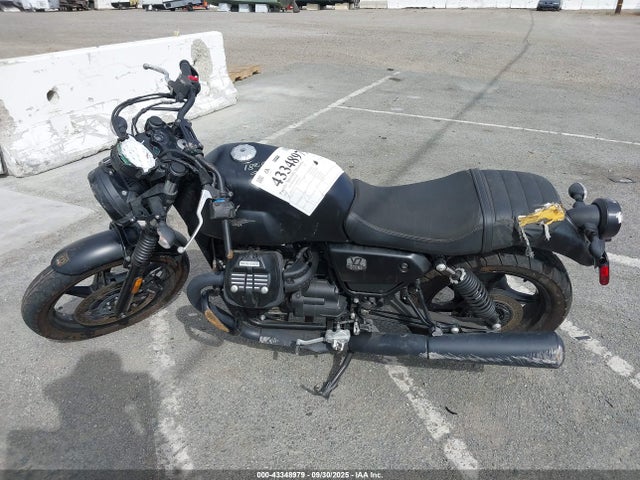 ZGUKZUA03MM000381 Moto Guzzi V7 Stone