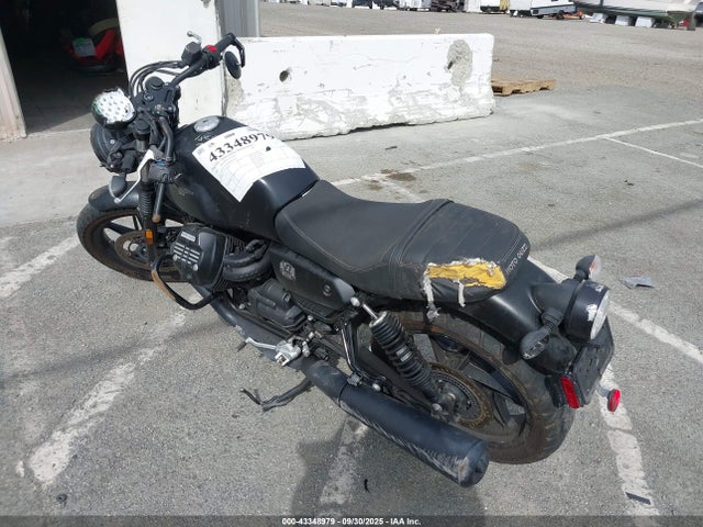 ZGUKZUA03MM000381 Moto Guzzi V7 Stone
