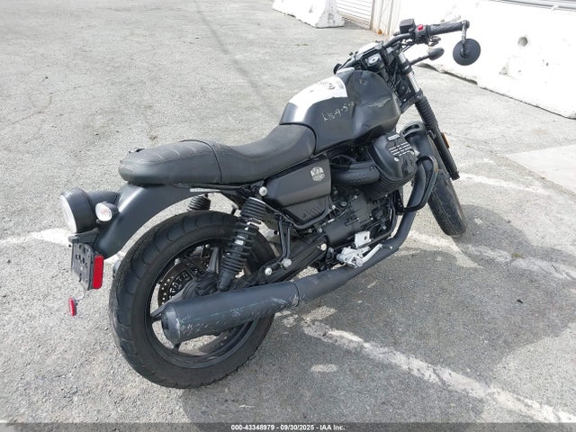 ZGUKZUA03MM000381 Moto Guzzi V7 Stone