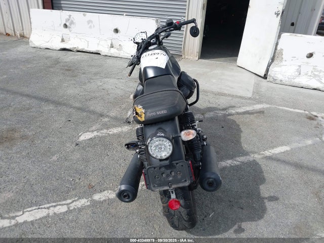 ZGUKZUA03MM000381 Moto Guzzi V7 Stone