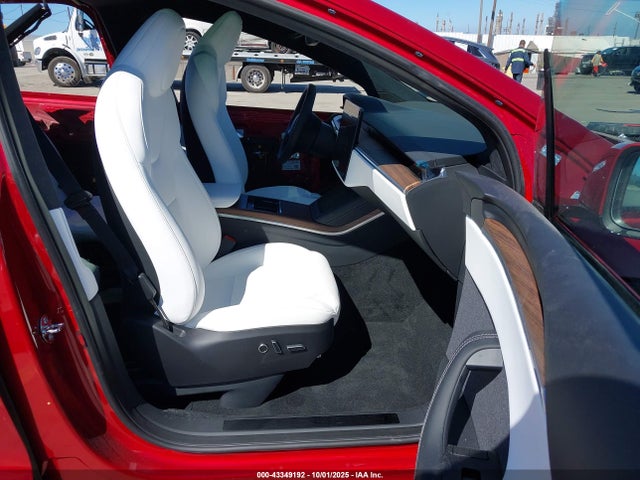 2025 TESLA MODEL X 7SAXCBE55SF472241 Photo 4