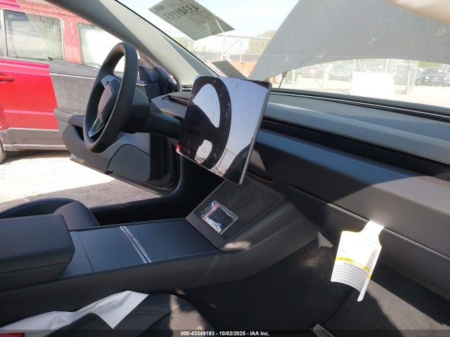 2025 TESLA MODEL 3 5YJ3E1EB0SF051453 Photo 4