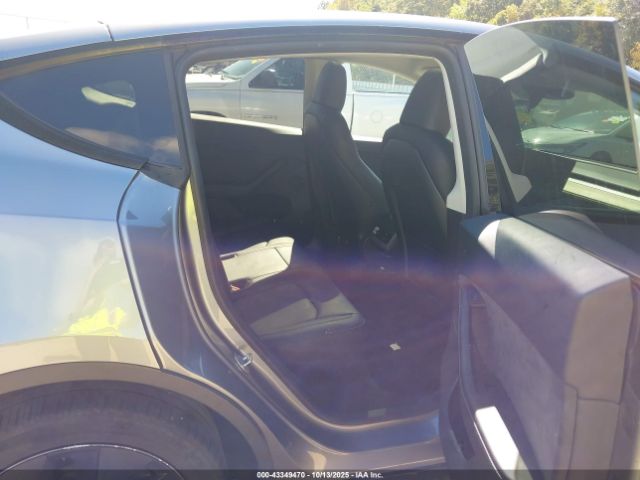 2024 TESLA MODEL Y 7SAYGDED4RA327324 Photo 7