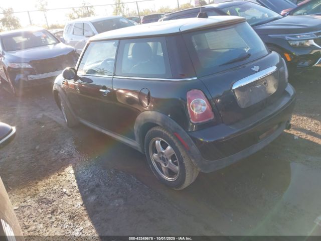 2011 MINI COOPER WMWSU3C53BT182331 Photo 2