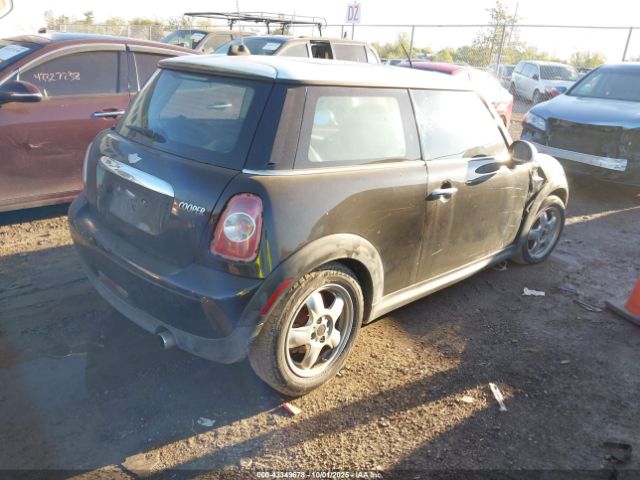 2011 MINI COOPER WMWSU3C53BT182331 Photo 3