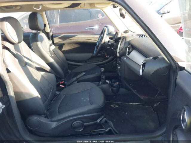 2011 MINI COOPER WMWSU3C53BT182331 Photo 4