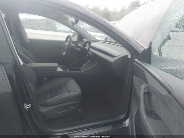 2026 TESLA MODEL Y 7SAYGDEE7TF427727 Photo 4