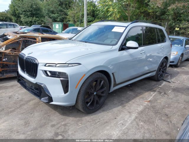 2025 BMW X7 5UX23EM01S9Z05139 Photo 1