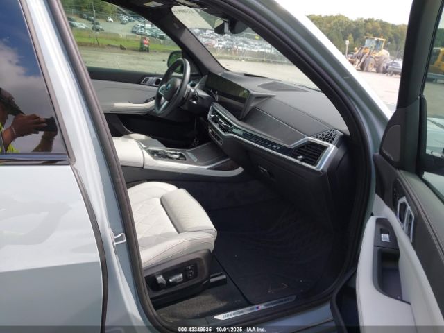 2025 BMW X7 5UX23EM01S9Z05139 Photo 4