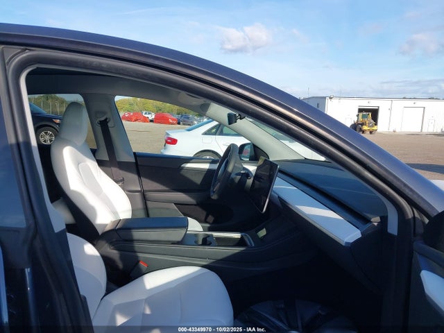 2023 TESLA MODEL Y 7SAYGDEE0PA191943 Photo 4