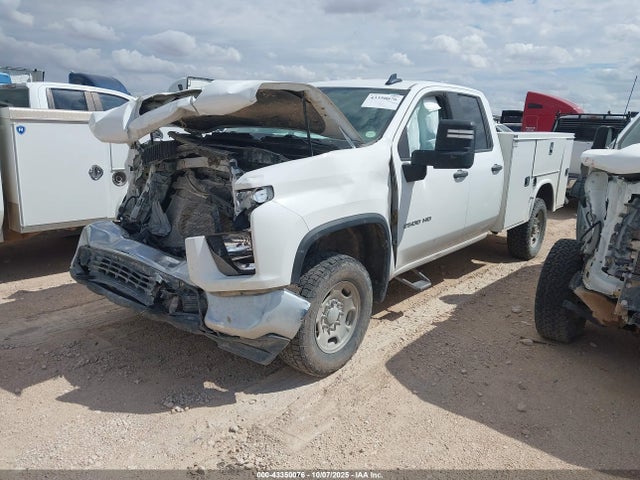 Chevrolet l8t 2022 1GB2YLE73NF282703 Image 2