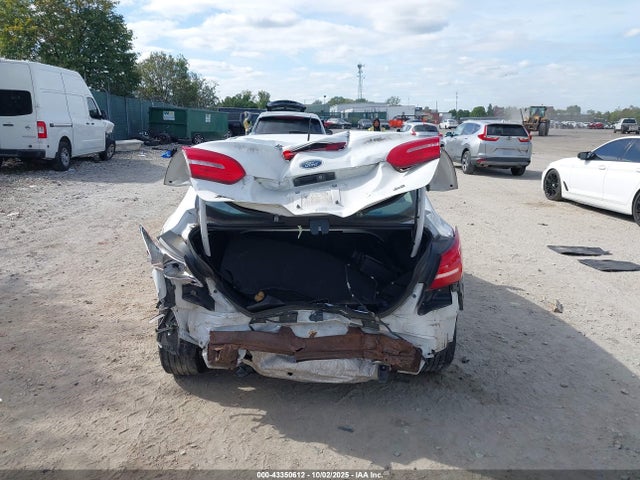Ford Focus 2015 1FADP3F23FL286625 Image 17