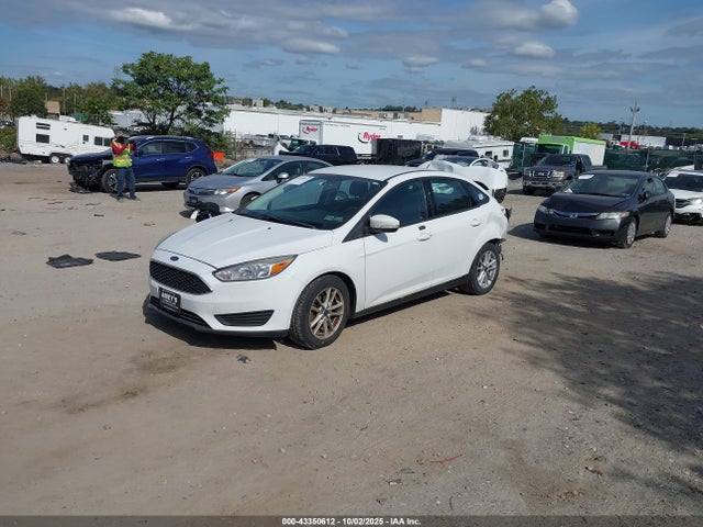 Ford Focus 2015 1FADP3F23FL286625 Image 2