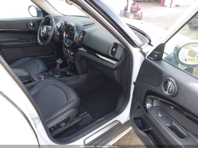 2019 MINI COUNTRYMAN WMZYS7C55K3F44589 Photo 4