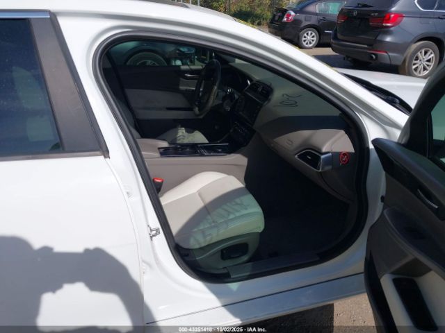 2017 JAGUAR XE SAJAD4BGXHA969144 Photo 4