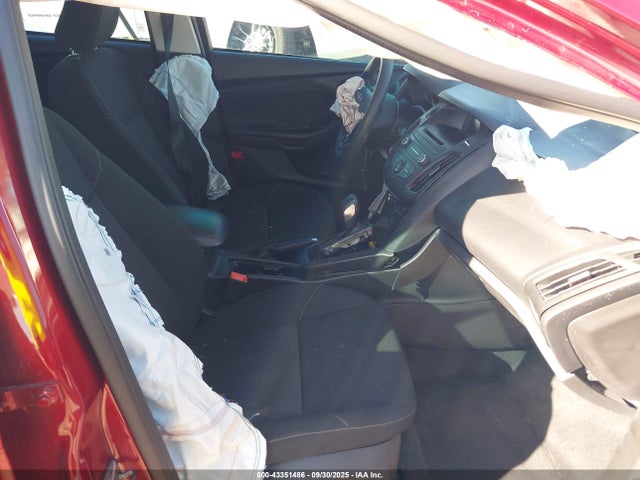 1FADP3K24HL329233 Ford FOCUS SE