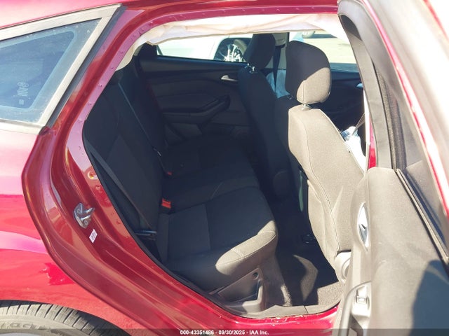 1FADP3K24HL329233 Ford FOCUS SE