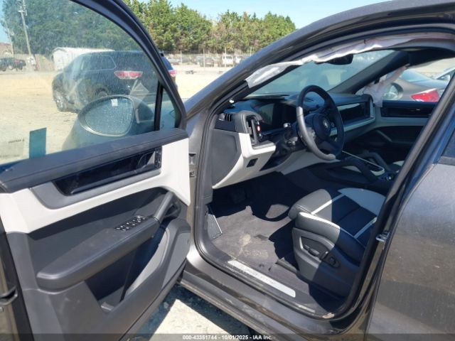 2025 PORSCHE CAYENNE COUPE WP1BA2AY5SDA30868 Photo 4