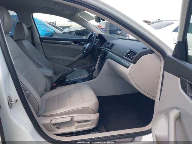 1VWAA7A33JC023630 Volkswagen Passat 2.0t R-line/2.0t S